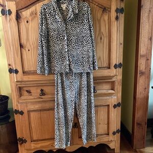 Tesoro black brown cheetah print 2 piece long sleeve shirt pants pajamas size L
